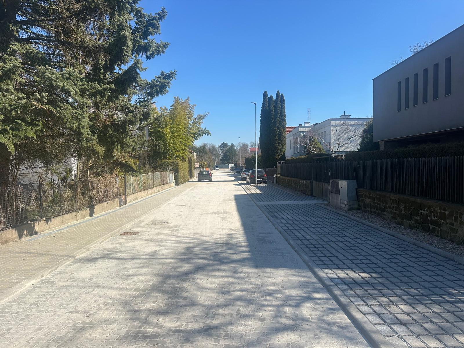 Ulice U Hřiště, Čelákovice